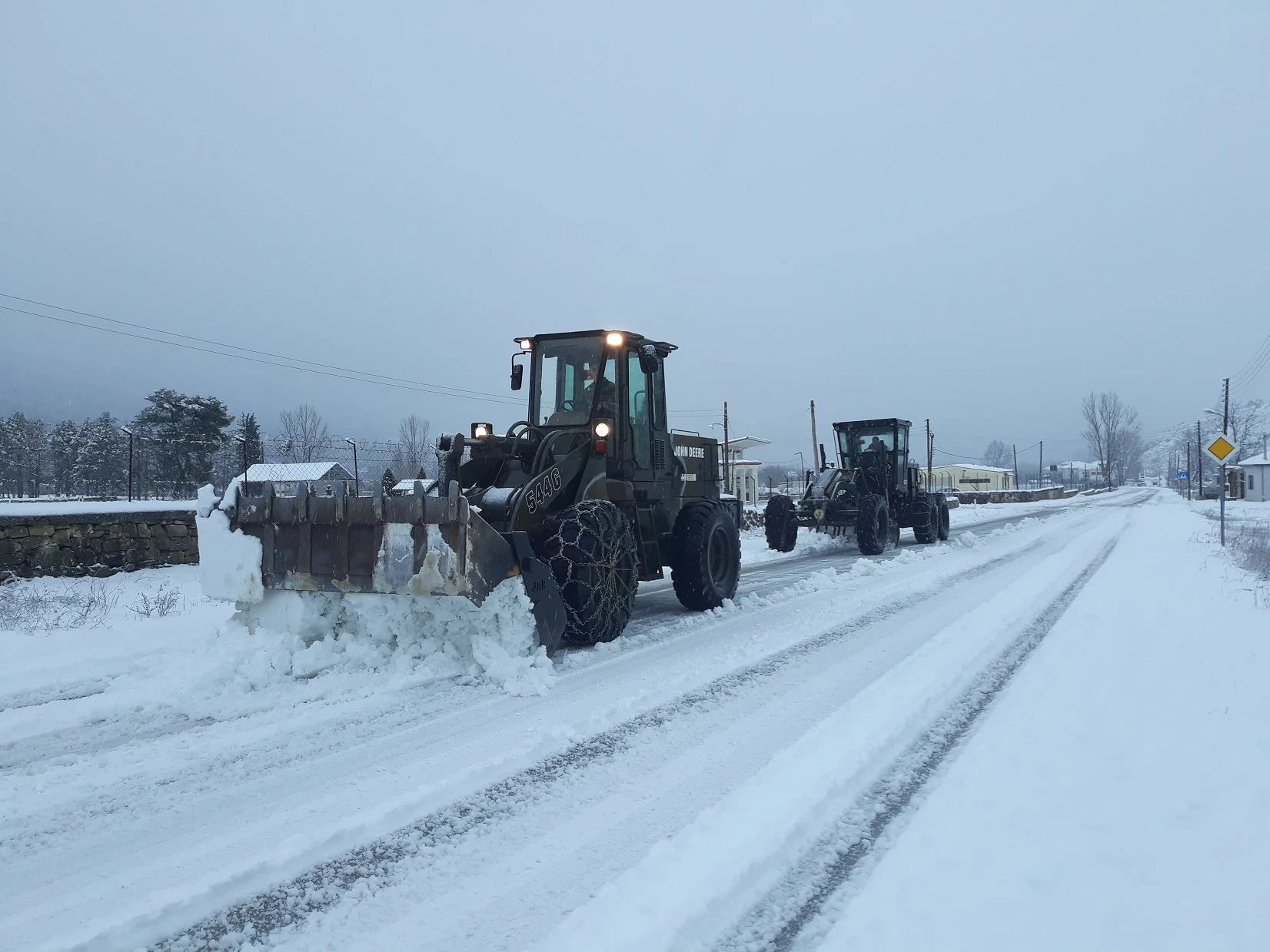 O Στρατός Ξηράς στο πλευρό των περιοχών που επλήγησαν από την κακοκαιρία – Δείτε τις εικόνες